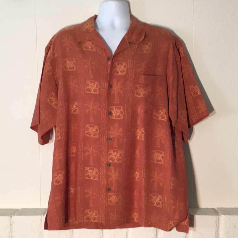 TOMMY BAHAMA BUTTON DOWN SHIRT LARGE.